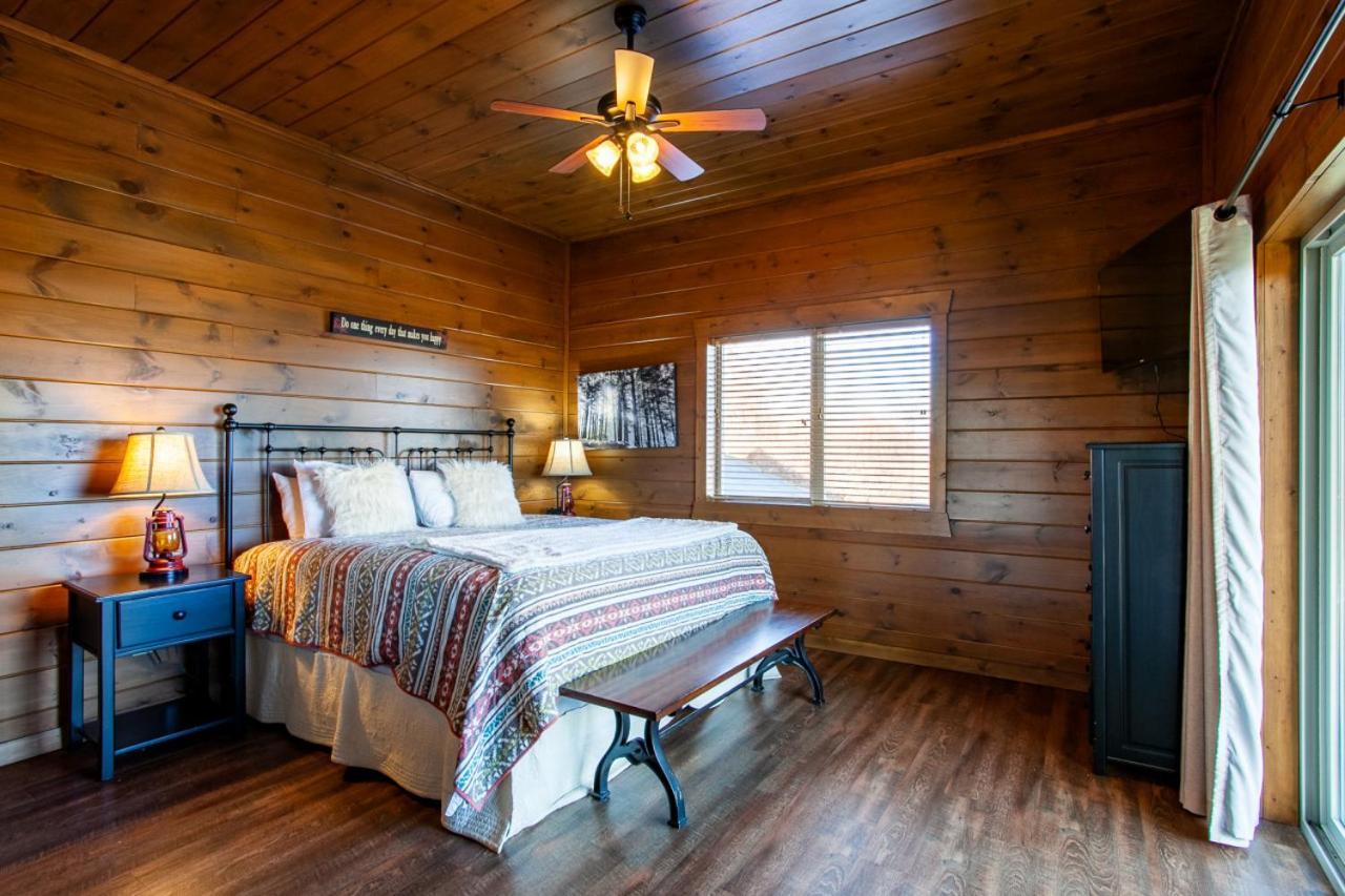 Majestic Overlook Hot Tub Theater Pool Table Holiday home Gatlinburg