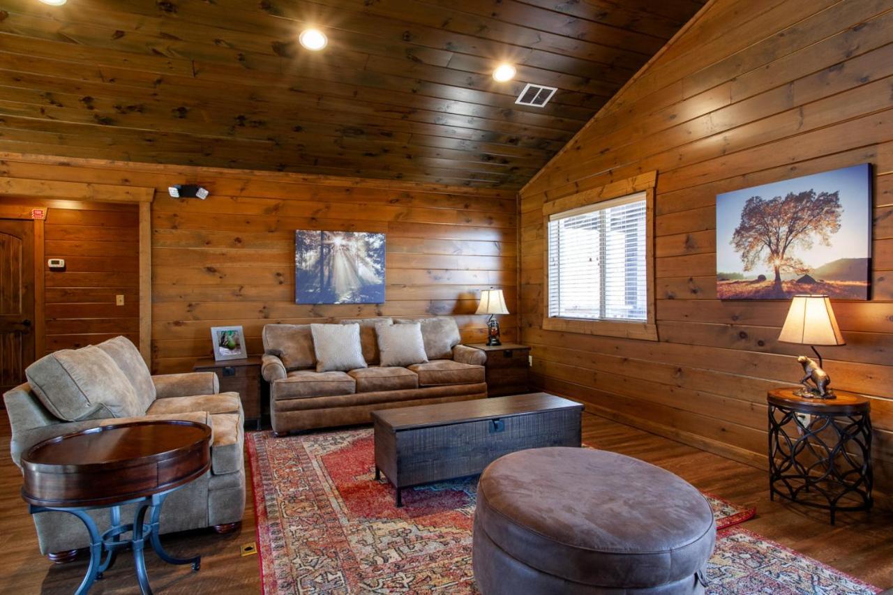 Majestic Overlook Hot Tub Theater Pool Table Holiday home Gatlinburg