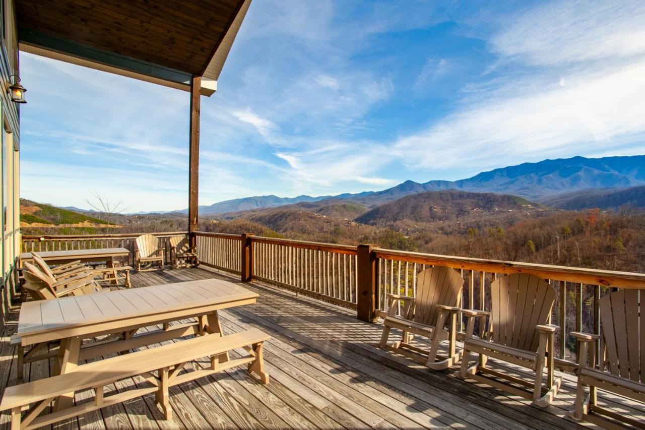 Majestic Overlook Hot Tub Theater Pool Table Holiday home Gatlinburg