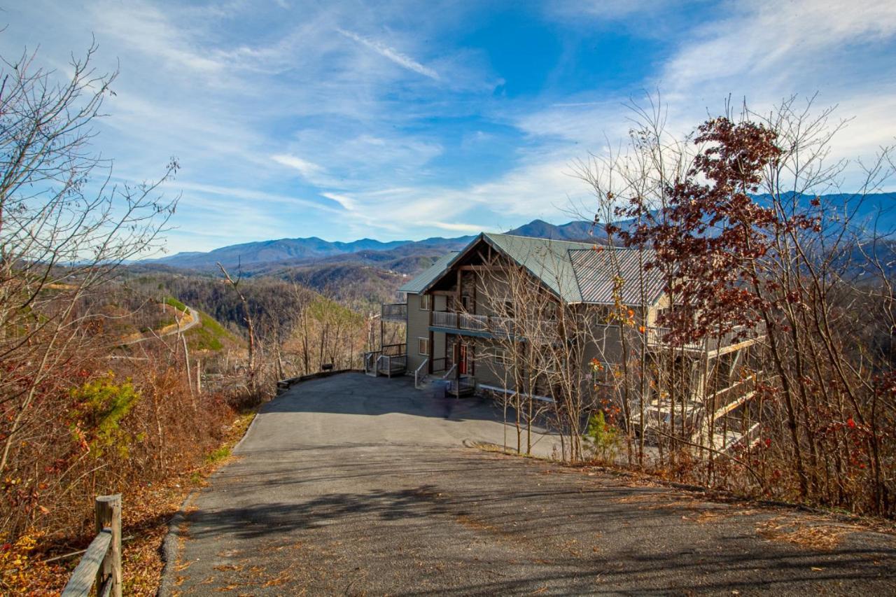 Majestic Overlook Hot Tub Theater Pool Table Holiday home Gatlinburg
