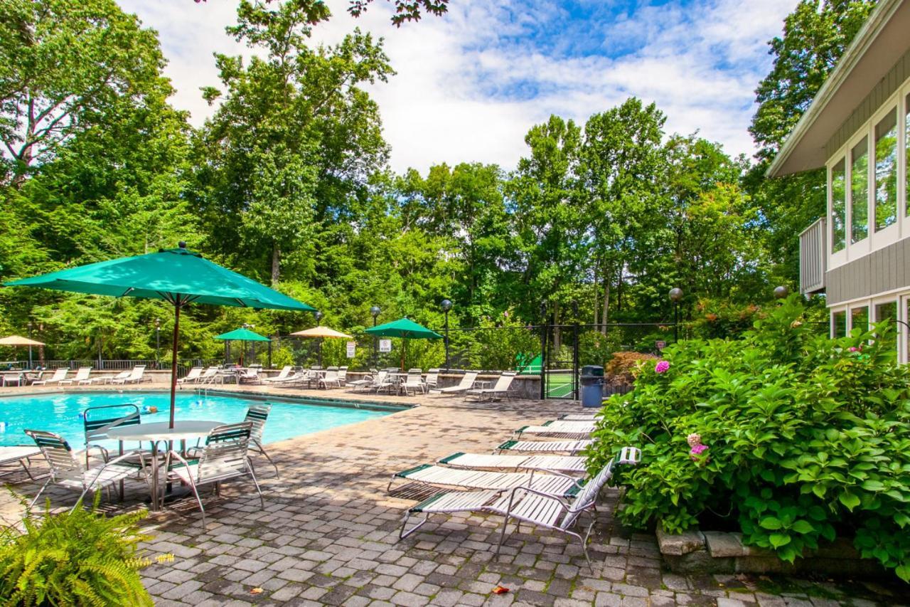 Majestic Overlook Hot Tub Theater Pool Table