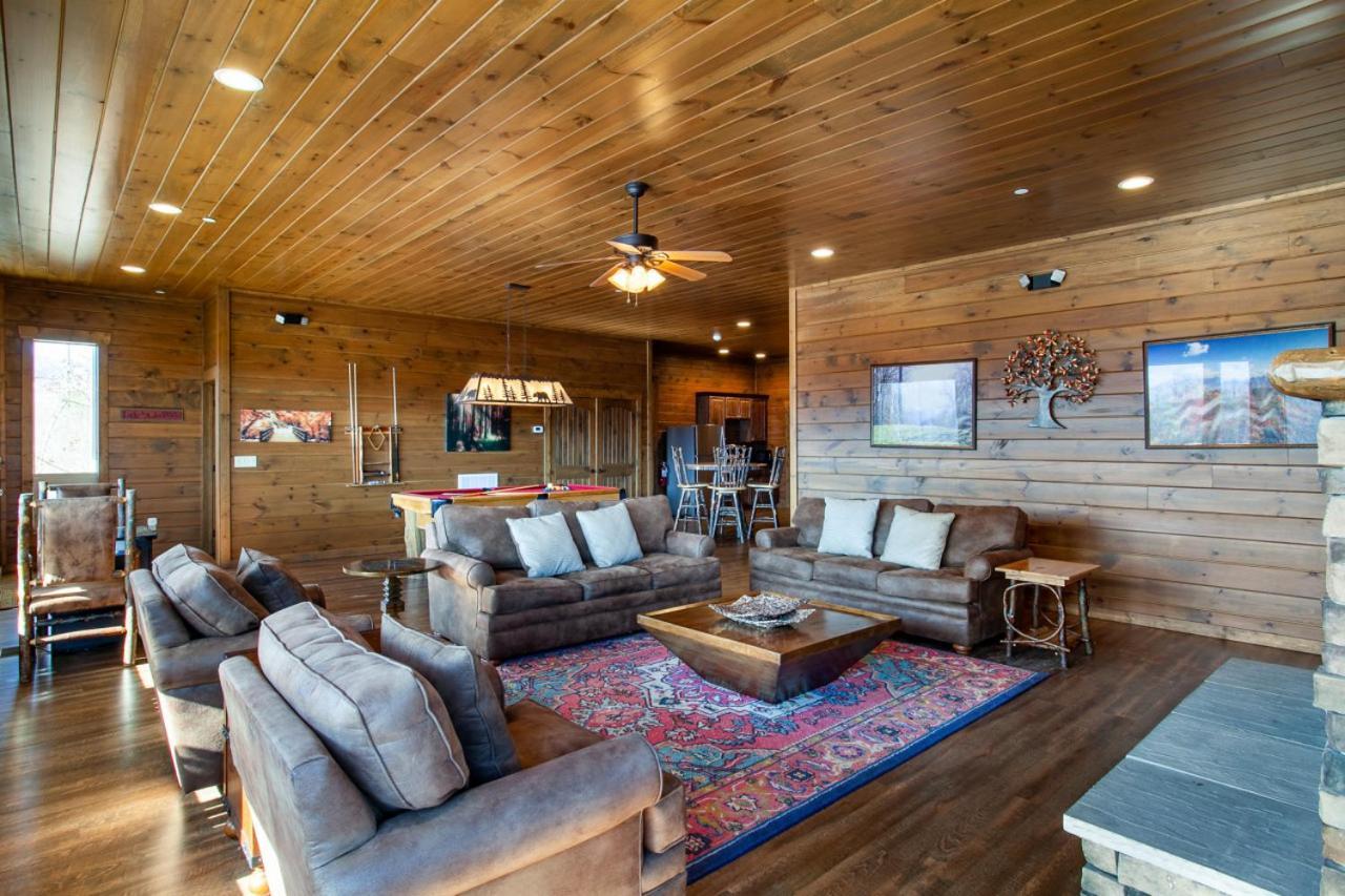 Majestic Overlook Hot Tub Theater Pool Table Holiday home