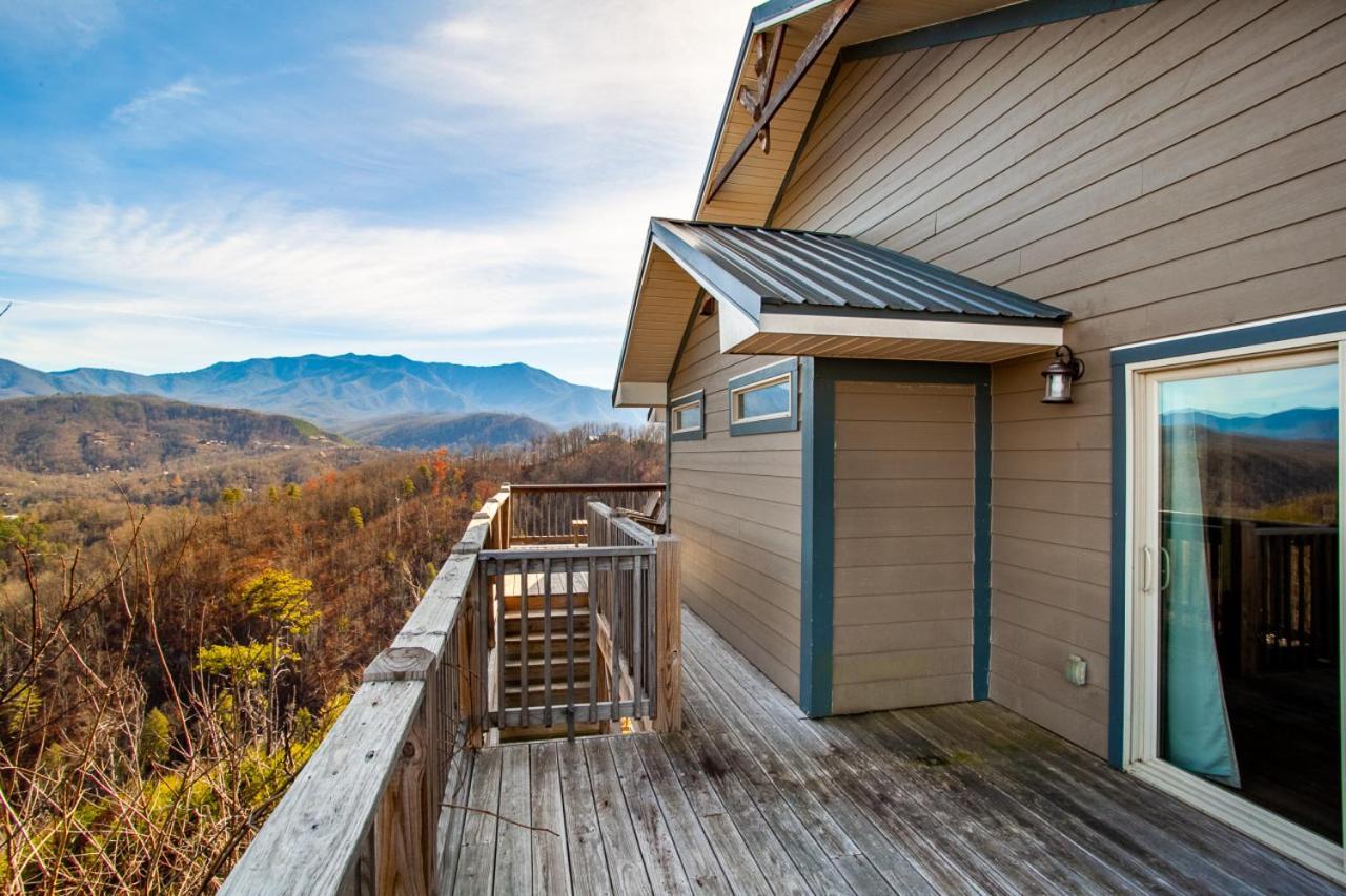 Majestic Overlook Hot Tub Theater Pool Table Holiday home