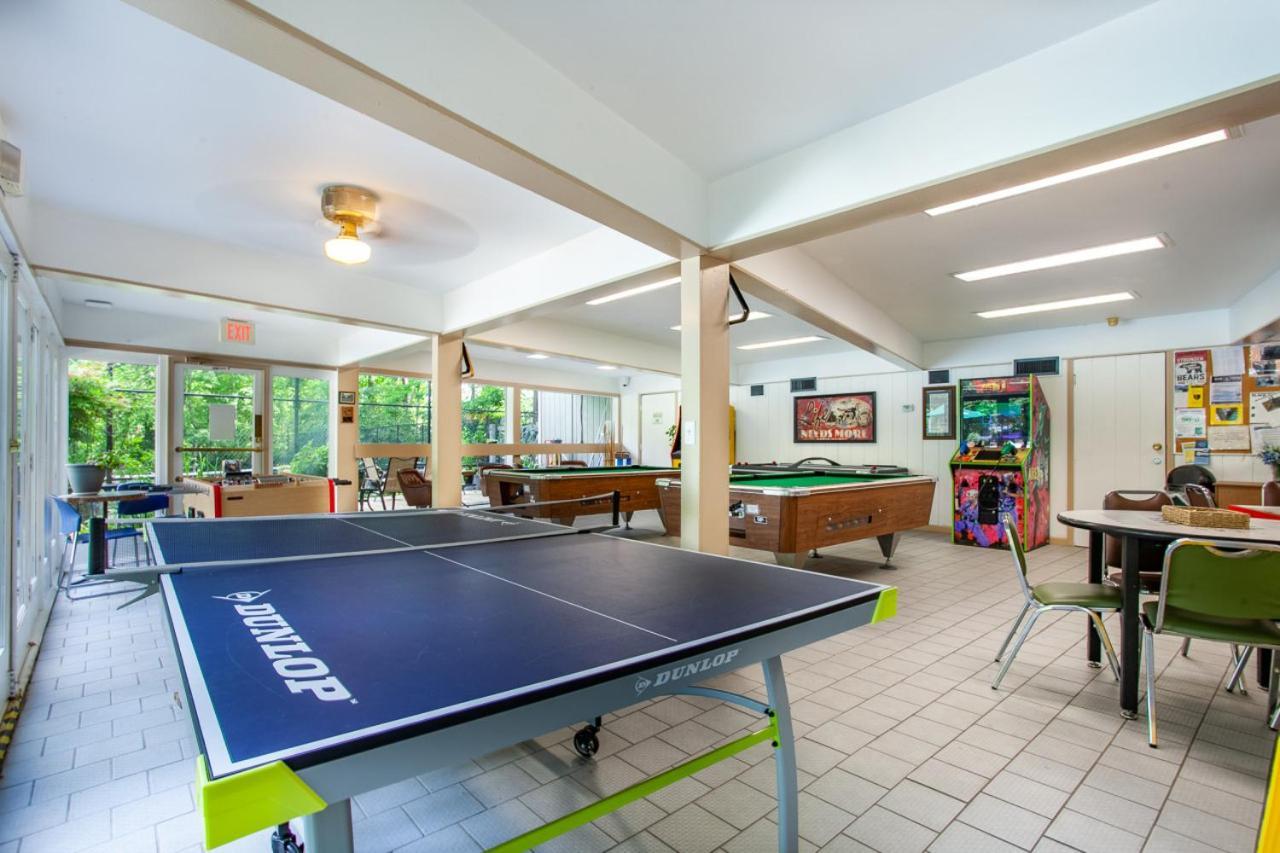 Majestic Overlook Hot Tub Theater Pool Table