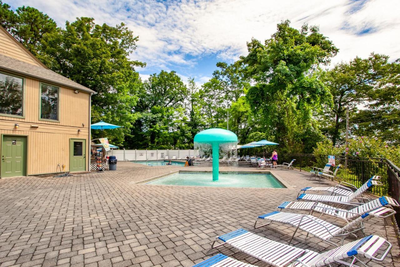 Majestic Overlook Hot Tub Theater Pool Table *
