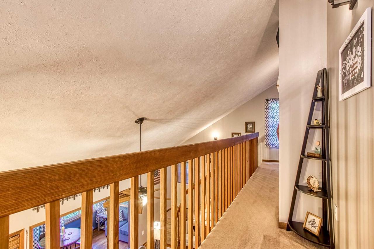 Cozy With Mountain Views Near Skylift Park!