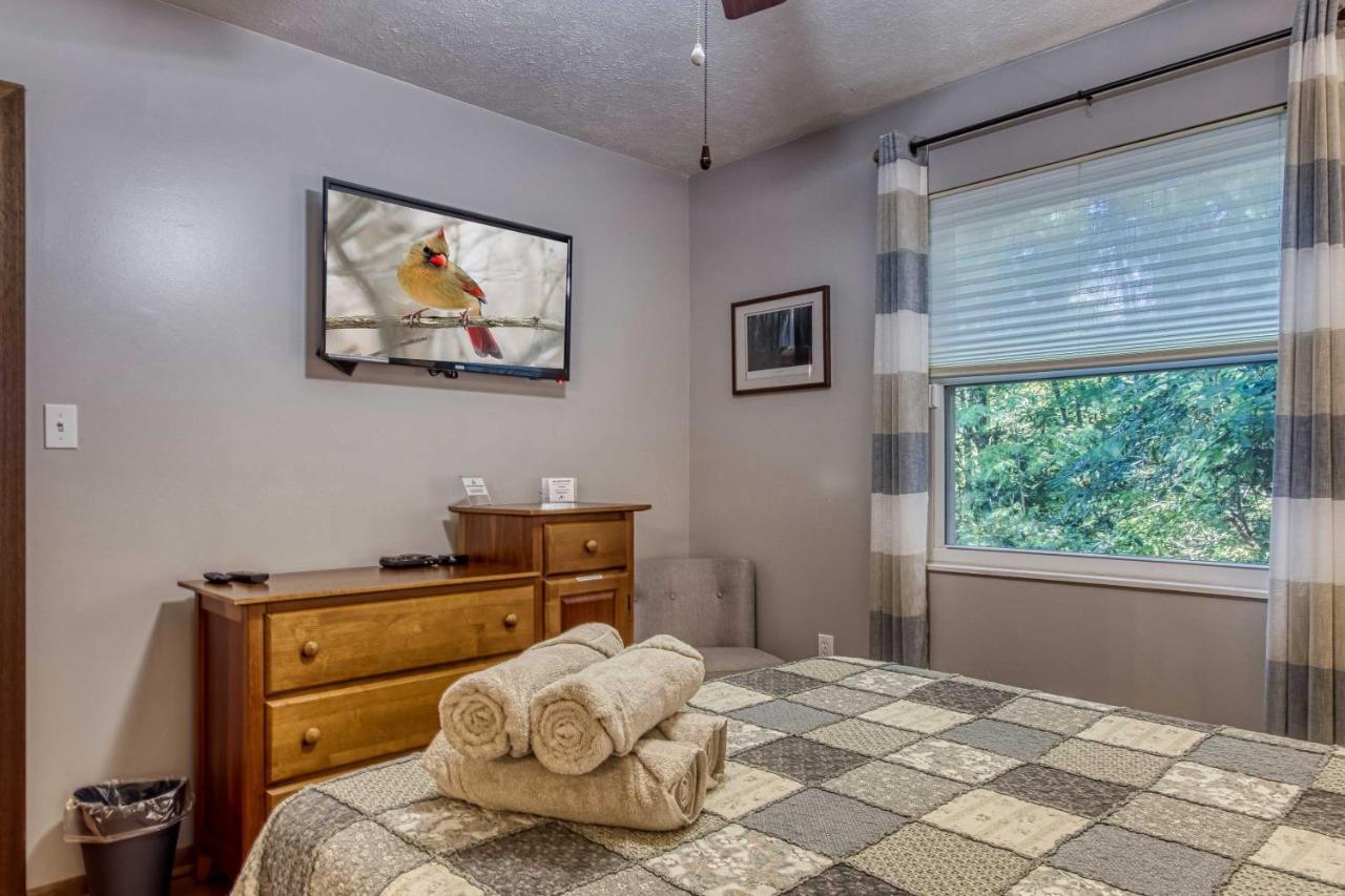Cozy With Mountain Views Near Skylift Park! Gatlinburg