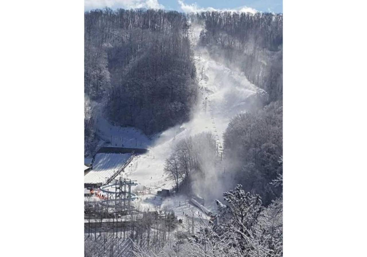 Wow Views!!-mountain Escape-outdoor Pool-close To Downtown-wifi-cable-private Balcony Gatlinburg