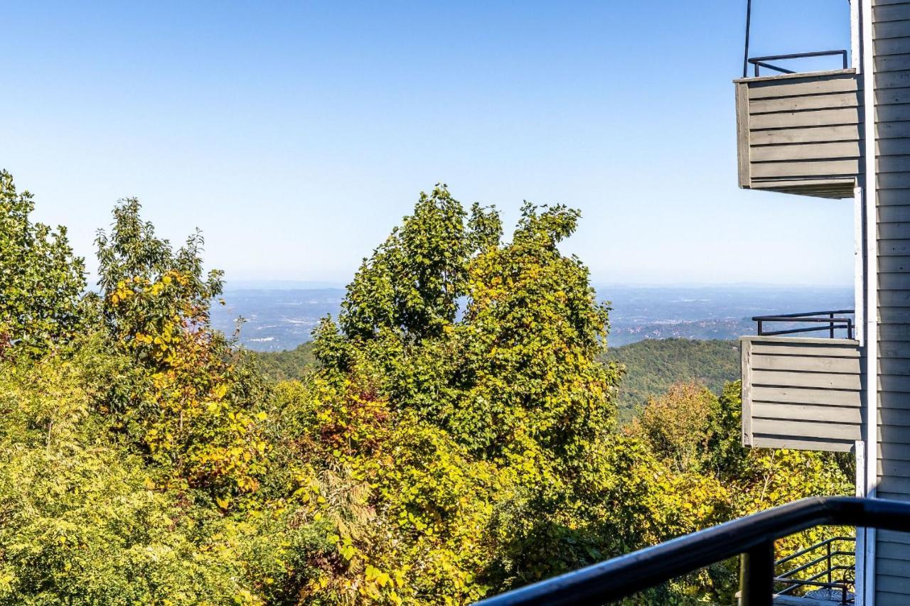 Wow Views!!-mountain Escape-outdoor Pool-close To Downtown-wifi-cable-private Balcony Apartment *