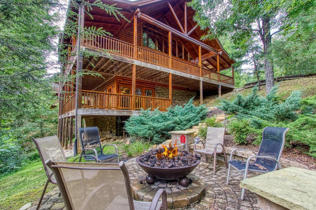 Mountain Jewel, Hot Tub, Theater Room, 1089 Free Tickets Each Paid Day, Dollywood And More! Holiday home Gatlinburg