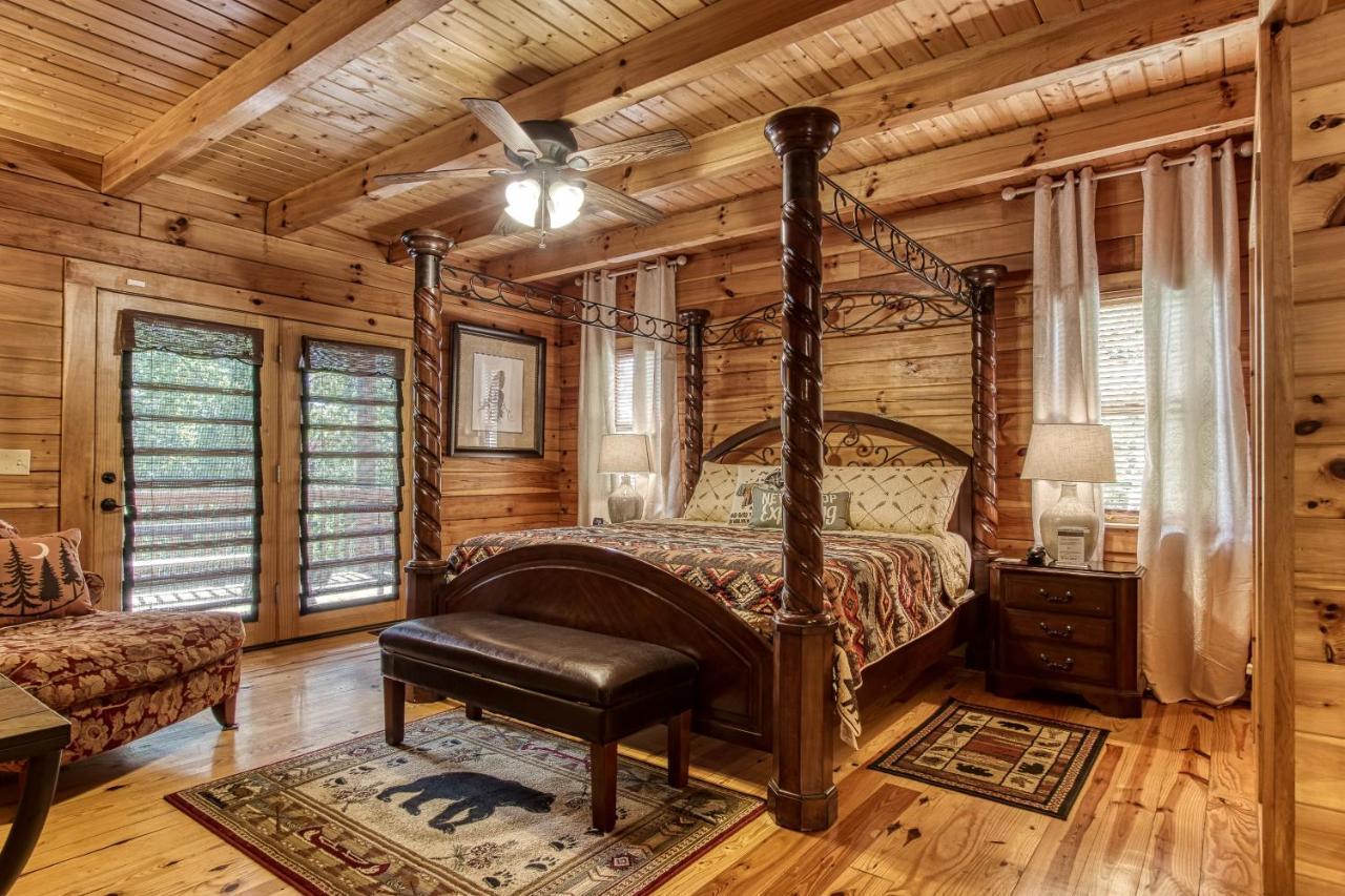 Mountain Jewel, Hot Tub, Theater Room, 1089 Free Tickets Each Paid Day, Dollywood And More! * Gatlinburg