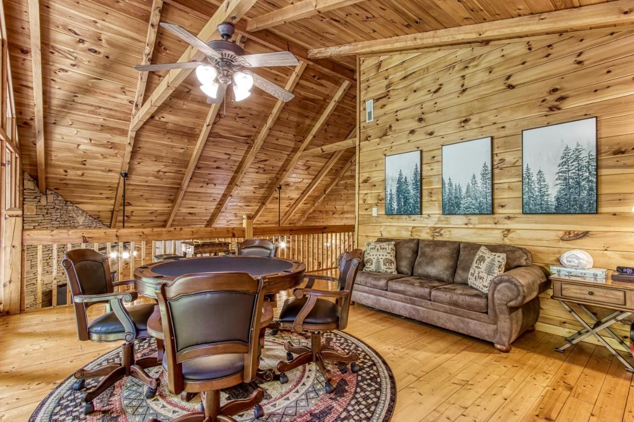 Mountain Jewel, Hot Tub, Theater Room, 1089 Free Tickets Each Paid Day, Dollywood And More! Holiday home *