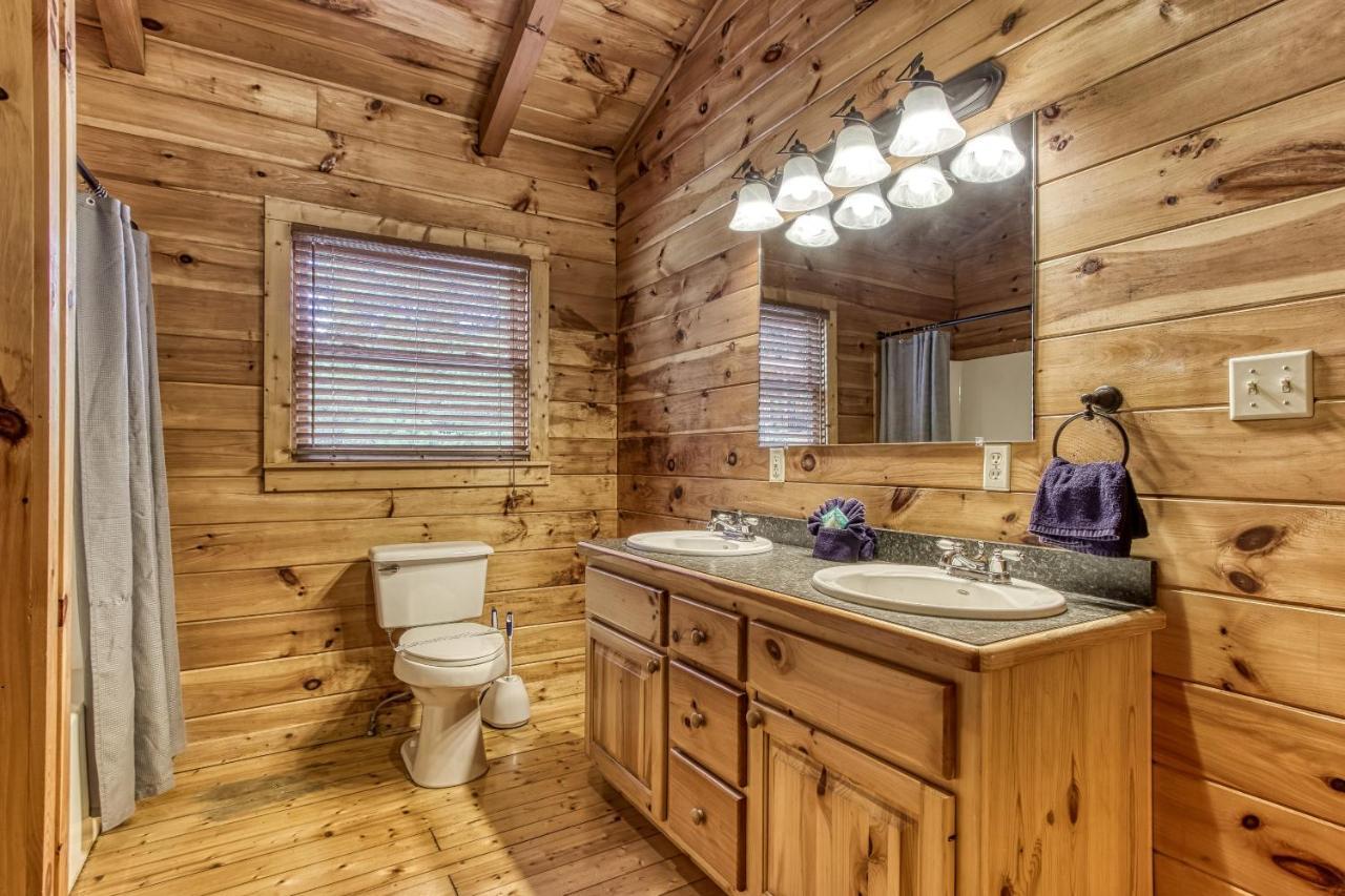 Mountain Jewel, Hot Tub, Theater Room, 1089 Free Tickets Each Paid Day, Dollywood And More! Holiday home