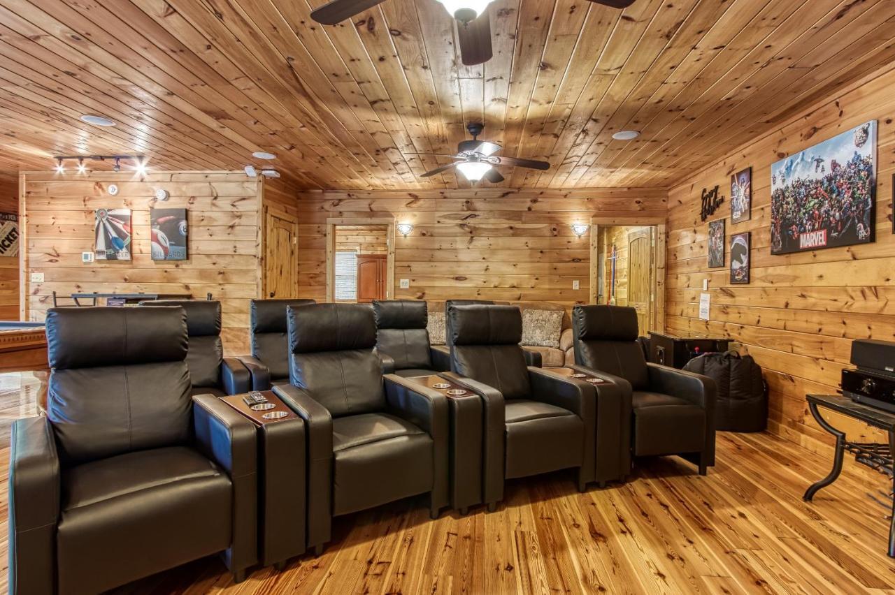 Mountain Jewel, Hot Tub, Theater Room, 1089 Free Tickets Each Paid Day, Dollywood And More! Gatlinburg