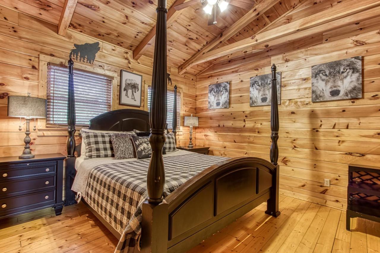 Mountain Jewel, Hot Tub, Theater Room, 1089 Free Tickets Each Paid Day, Dollywood And More!