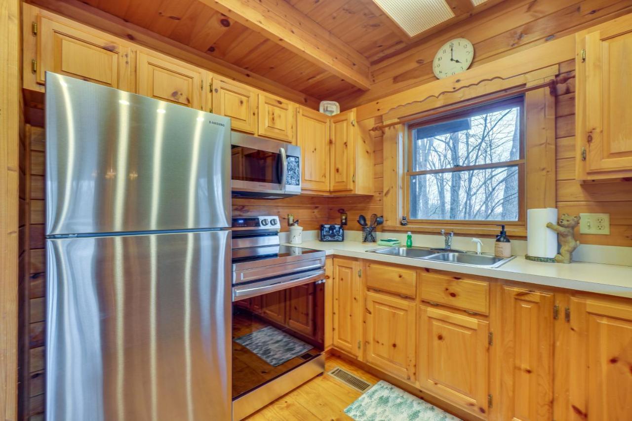 Holiday home Cabin Hot Tub And Loft With Games! Gatlinburg
