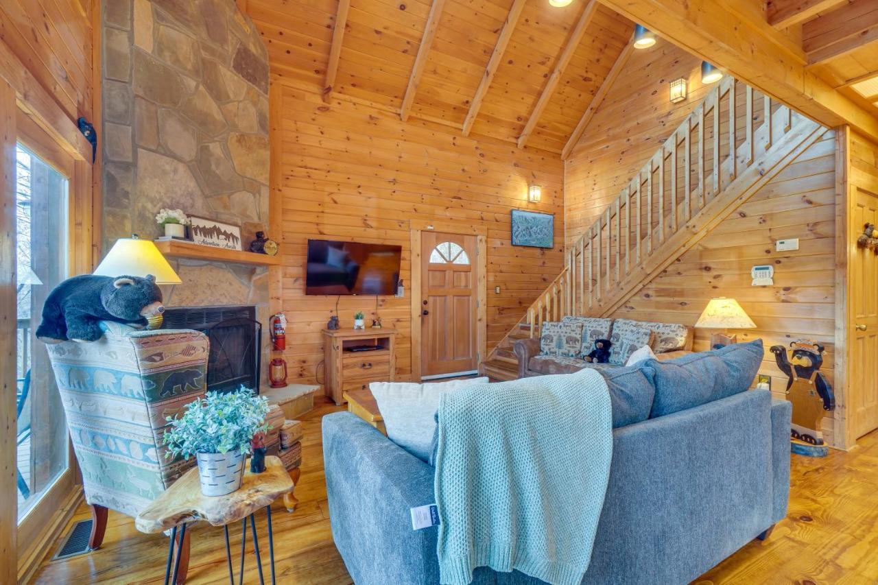 Cabin Hot Tub And Loft With Games! Holiday home Gatlinburg