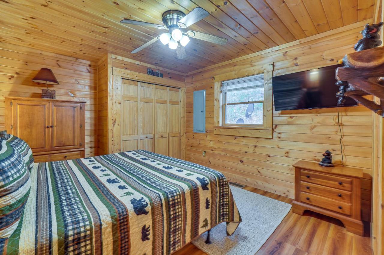 Holiday home Cabin Hot Tub And Loft With Games! Gatlinburg