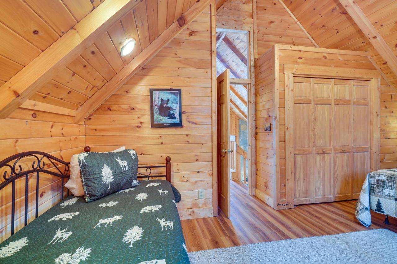 Cabin Hot Tub And Loft With Games! Holiday home *
