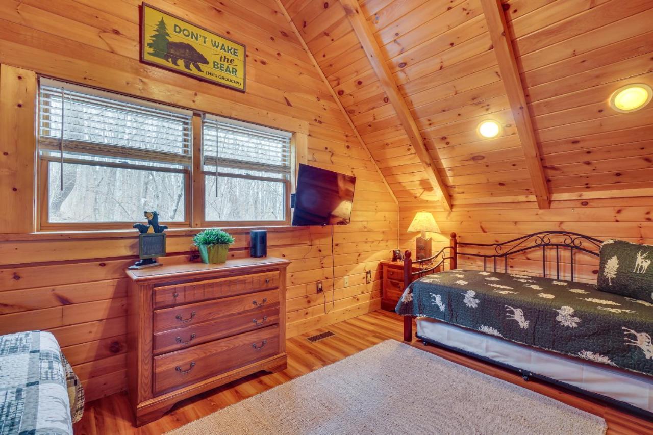 Cabin Hot Tub And Loft With Games! Holiday home *