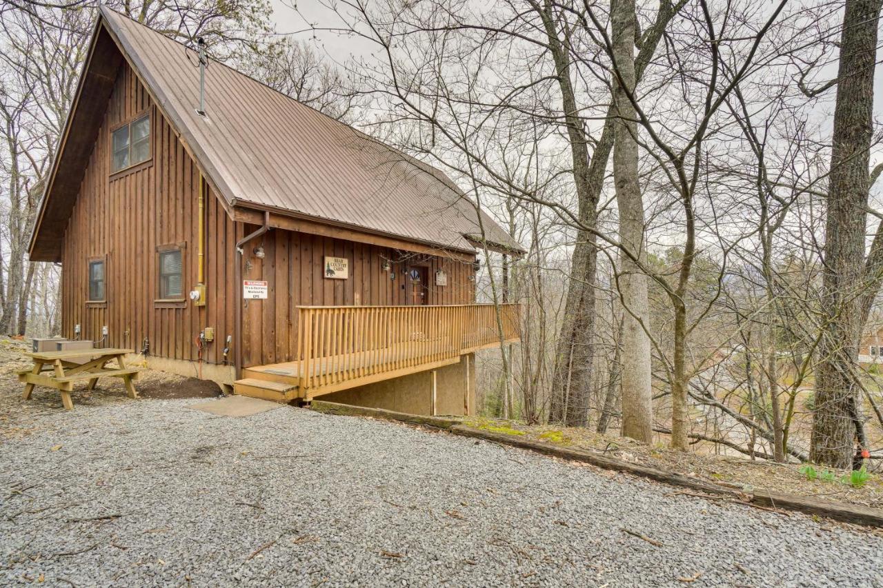 Cabin Hot Tub And Loft With Games!