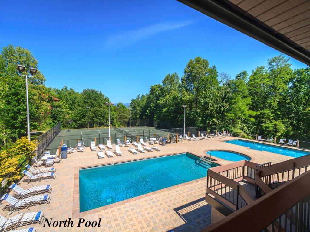Kickback Kabin, 3 Bedrooms, Deck, Hot Tub, Pool Access, Sleeps 6 * Gatlinburg