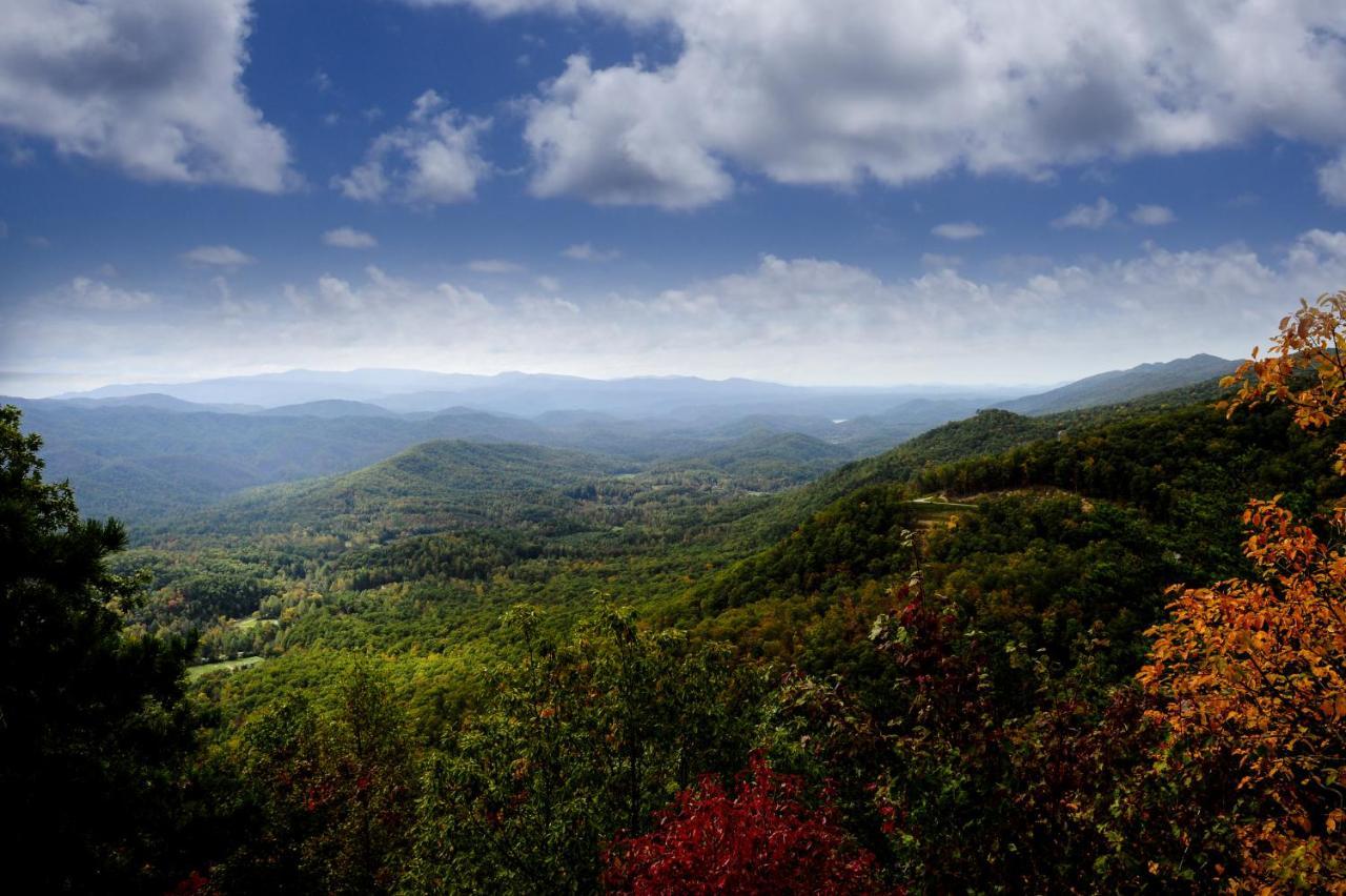 Holiday home Kickback Kabin, 3 Bedrooms, Deck, Hot Tub, Pool Access, Sleeps 6 Gatlinburg