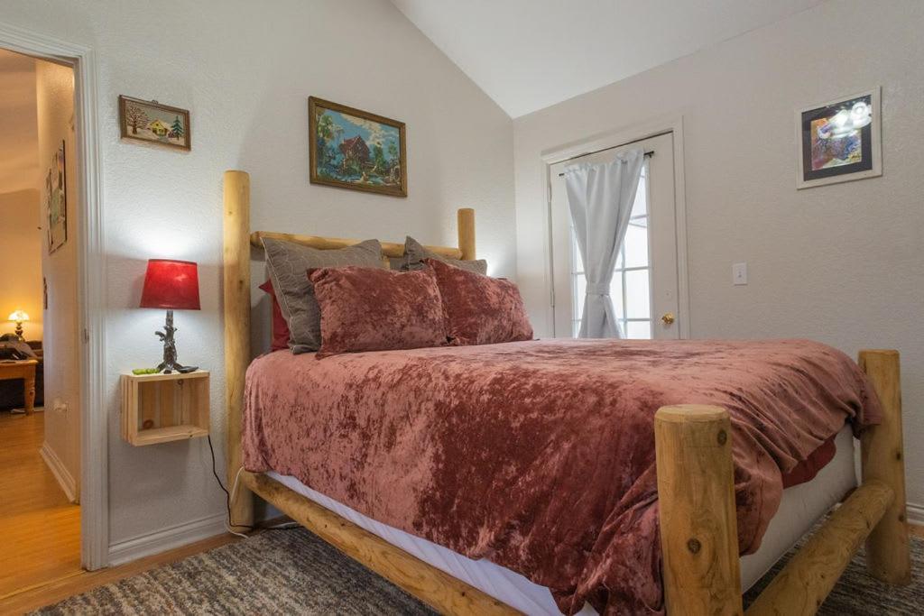 Sasquatch A Sleeps 12 Holiday home