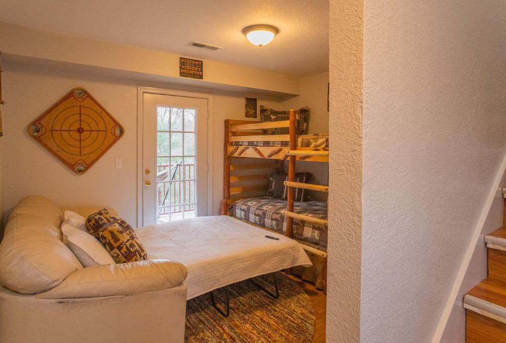 Sasquatch A Sleeps 12 Gatlinburg