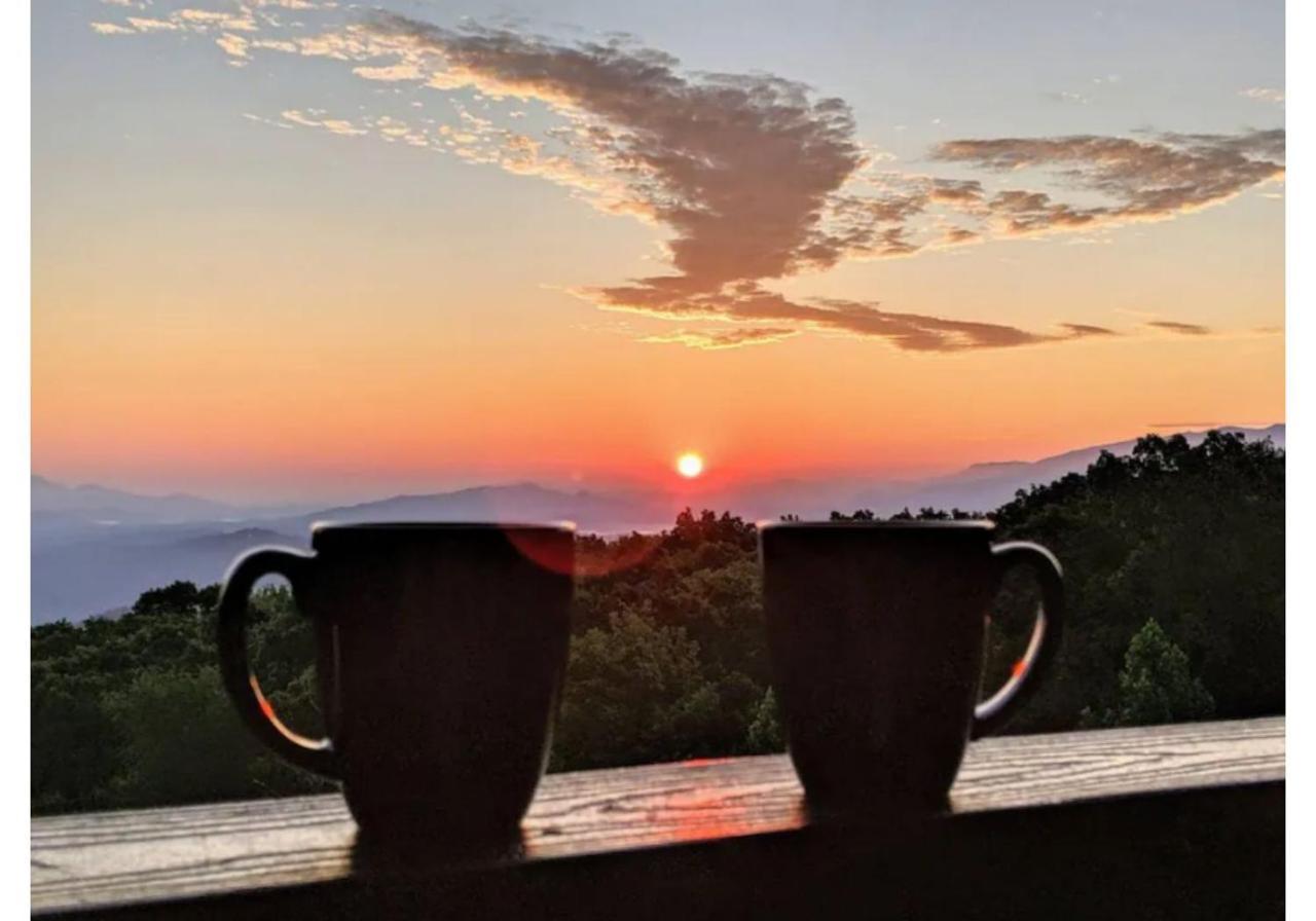 Apartment Sky High Views!!-peak Mountaintop-outdoor Pool-close To Downtown-private Balcony-wifi-cable