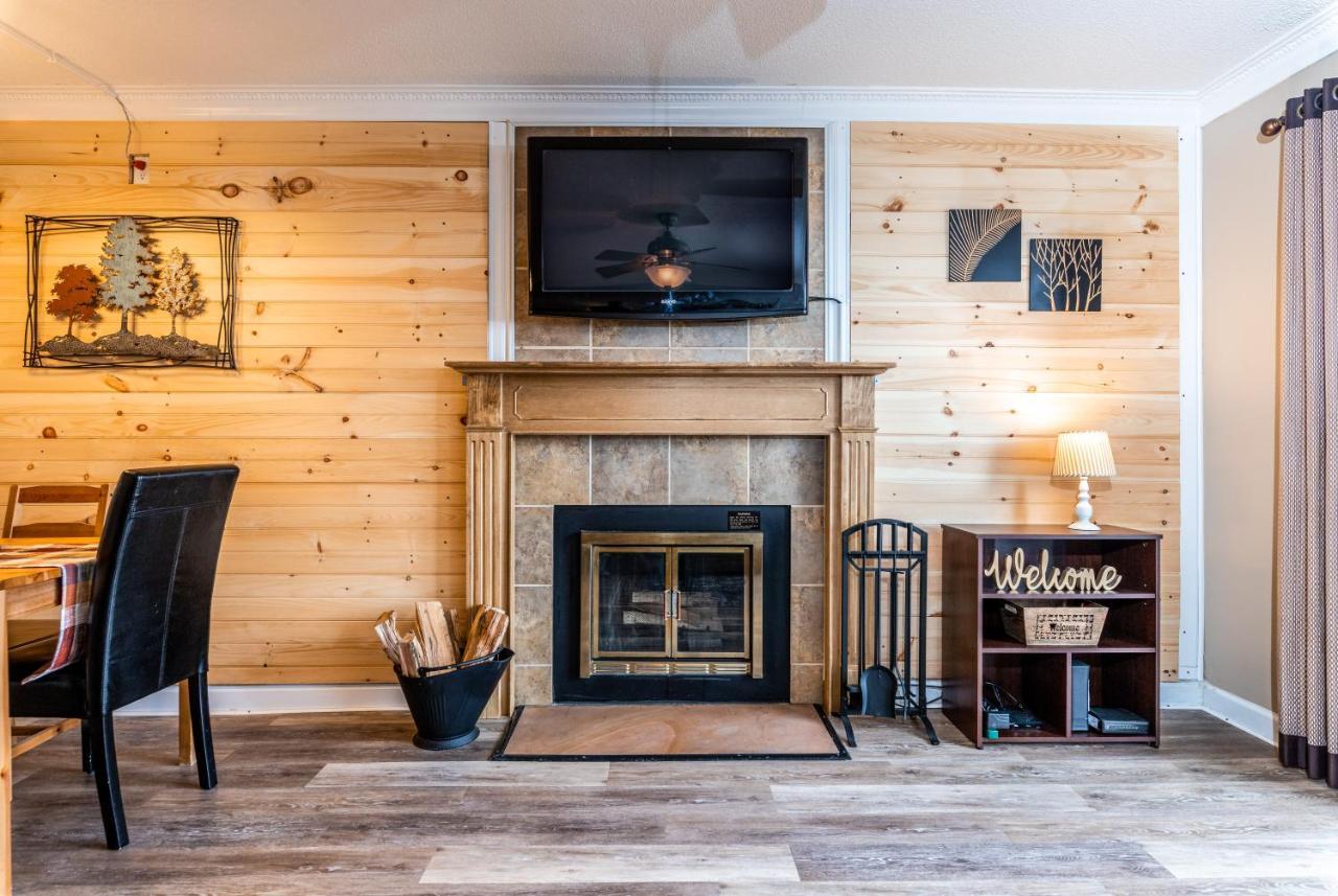 Sky High Views!!-peak Mountaintop-outdoor Pool-close To Downtown-private Balcony-wifi-cable Gatlinburg