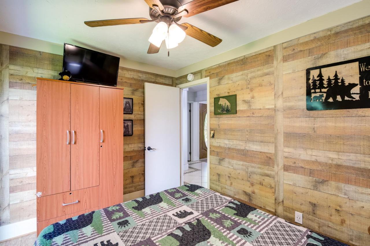 Mountain Views And Indoor Hot Tub! Holiday home Gatlinburg