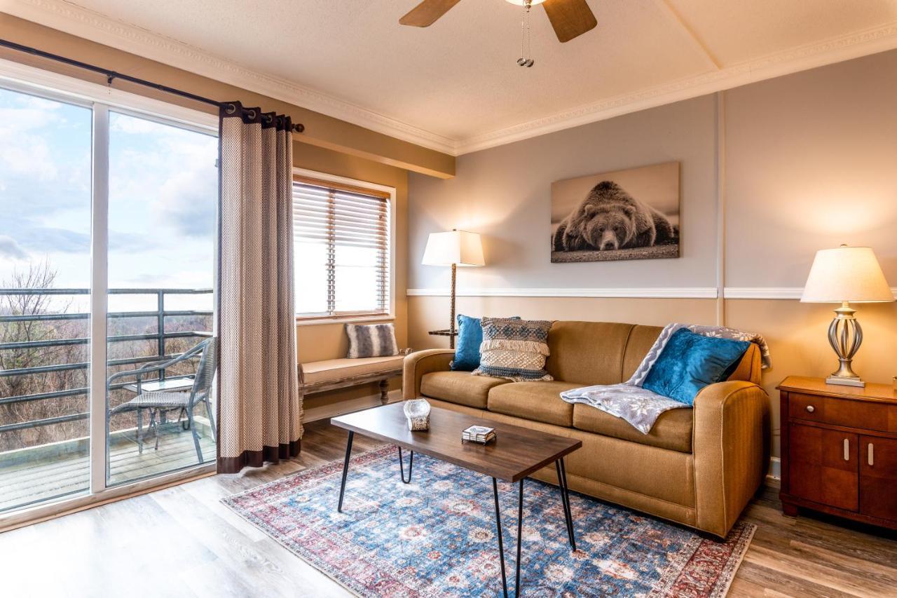 Sky High Views!!-peak Mountaintop-outdoor Pool-close To Downtown-private Balcony-wifi-cable * Gatlinburg