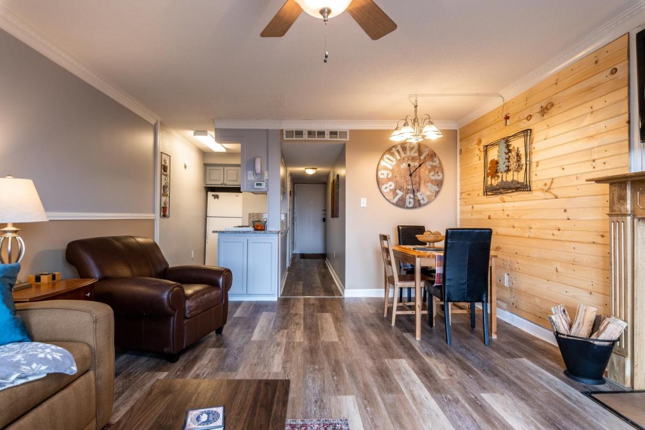 Sky High Views!!-peak Mountaintop-outdoor Pool-close To Downtown-private Balcony-wifi-cable *