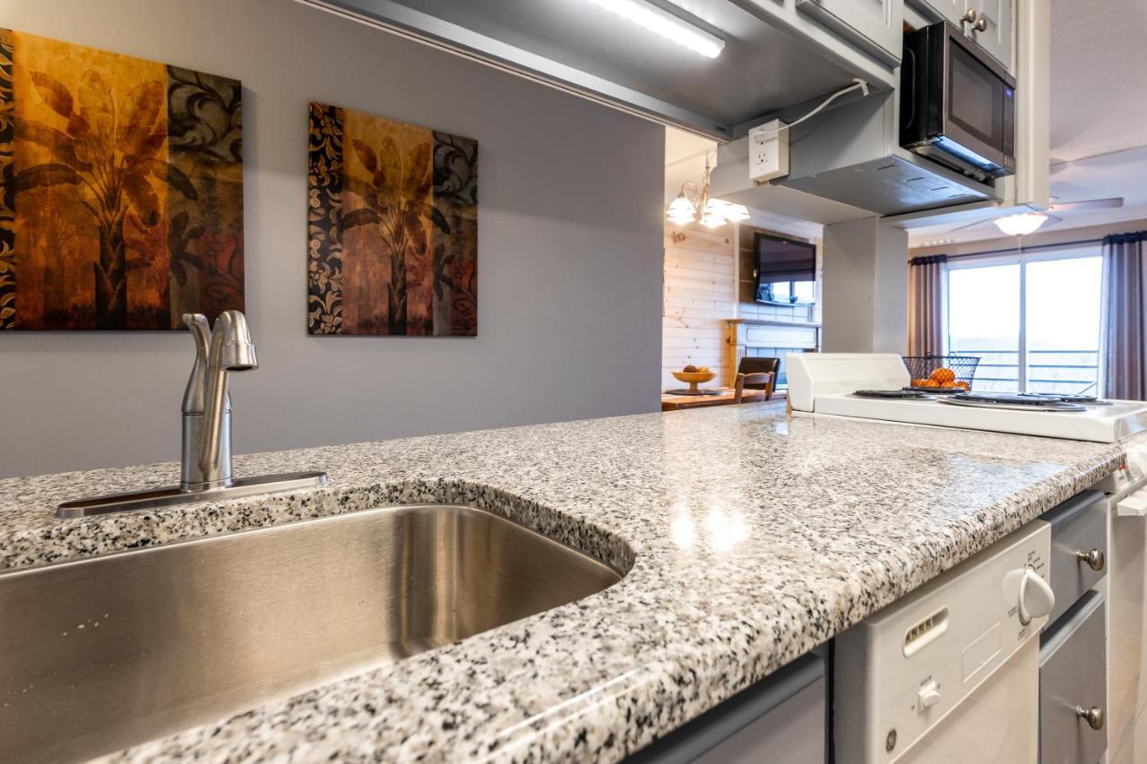 Sky High Views!!-peak Mountaintop-outdoor Pool-close To Downtown-private Balcony-wifi-cable Apartment *