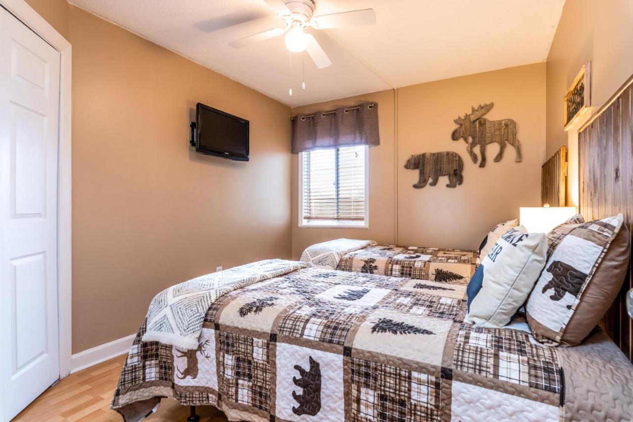 Apartment Sky High Views!!-peak Mountaintop-outdoor Pool-close To Downtown-private Balcony-wifi-cable *