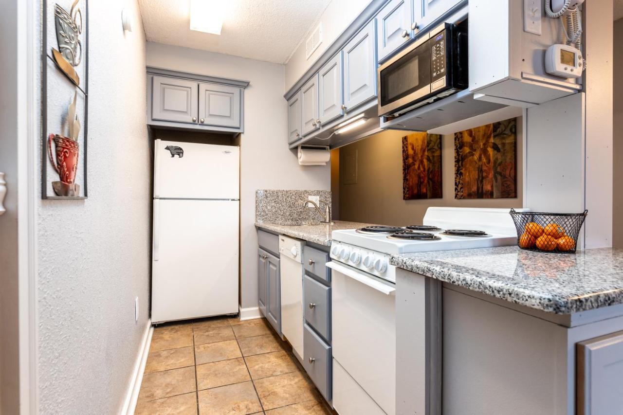 Sky High Views!!-peak Mountaintop-outdoor Pool-close To Downtown-private Balcony-wifi-cable Apartment *