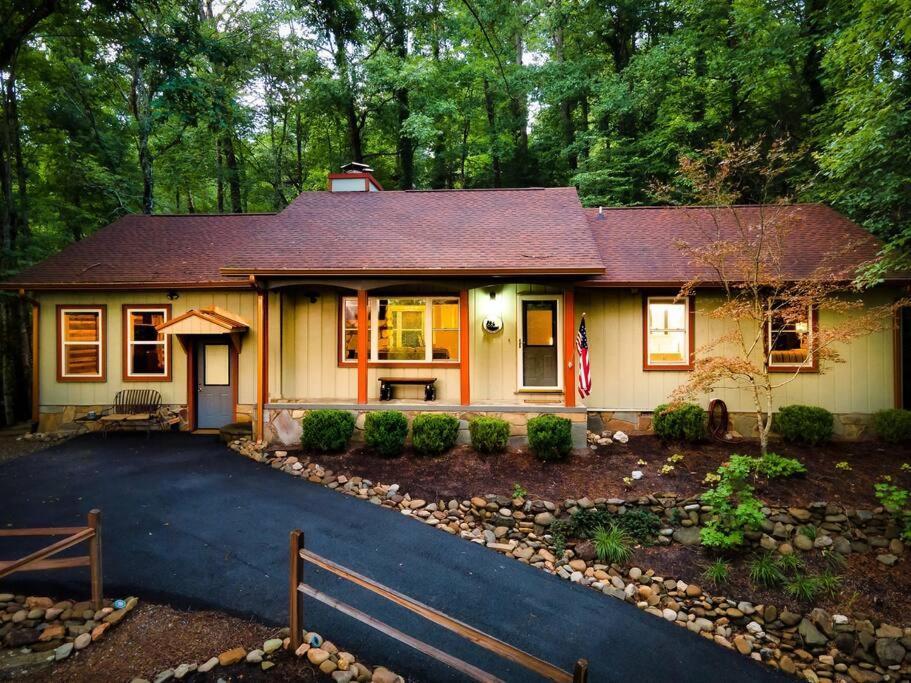 Beautiful With Fireplace And Large Game Gatlinburg