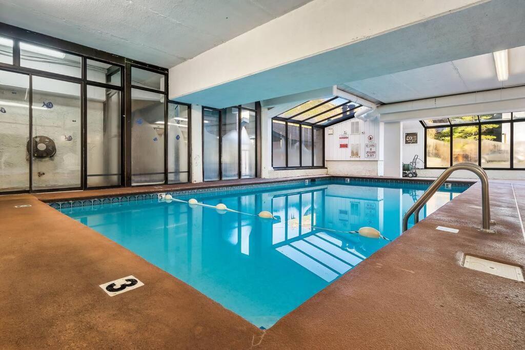 Bear Pause Retreat/steps To Pkwy/with Indoor Pool * Gatlinburg