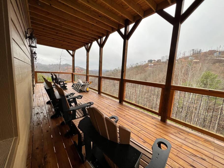 * * 4 Master Bedrooms, Views, Theater, Arcade, Evc *