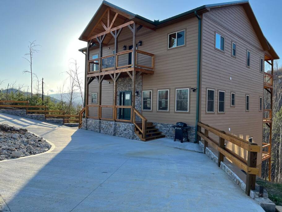 * * 4 Master Bedrooms, Views, Theater, Arcade, Evc