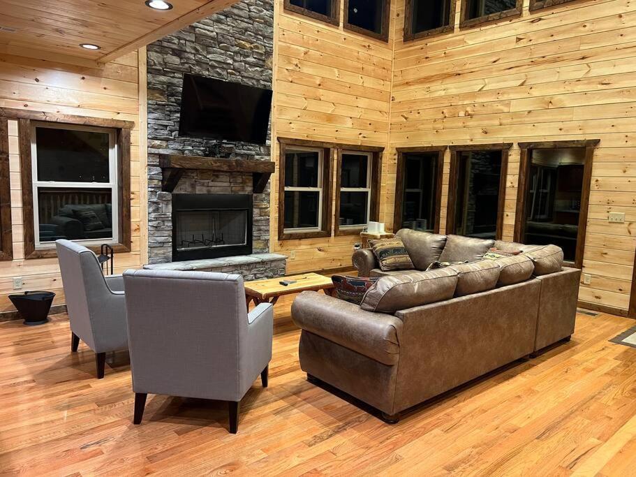 Chalet * * 4 Master Bedrooms, Views, Theater, Arcade, Evc Gatlinburg