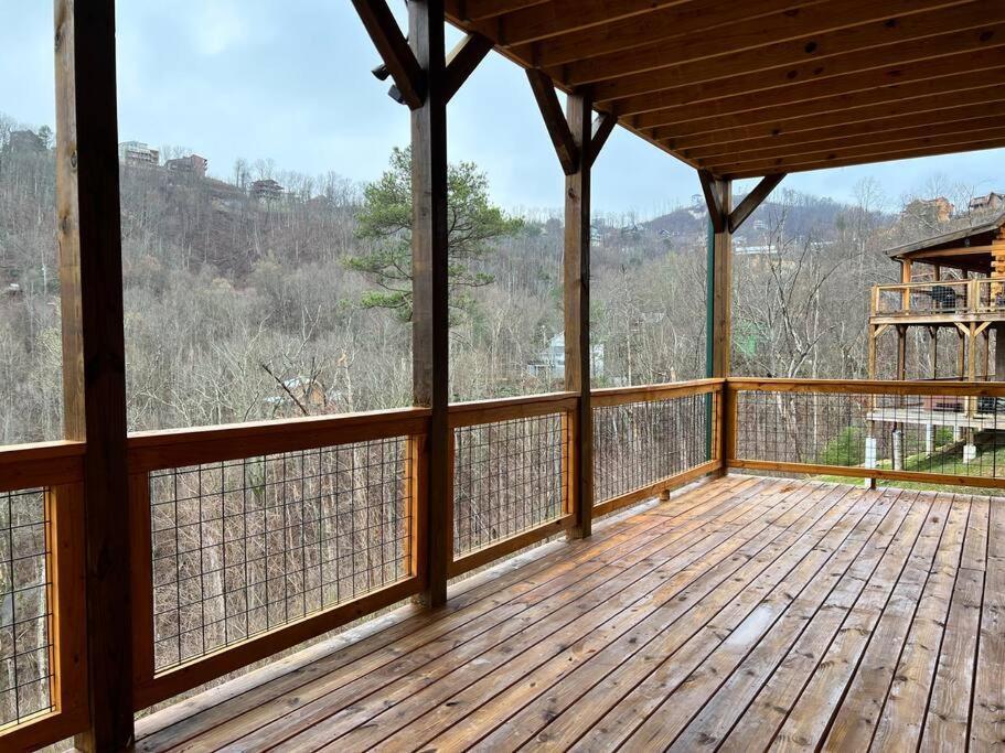 Chalet * * 4 Master Bedrooms, Views, Theater, Arcade, Evc