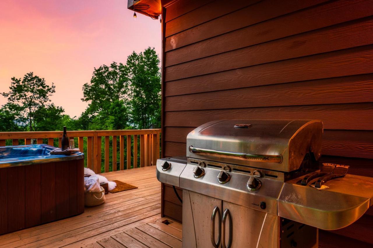 Mountainside - New Luxury Cabin-fire Table-hot Tub-3 Pools-ps5-bears Gatlinburg