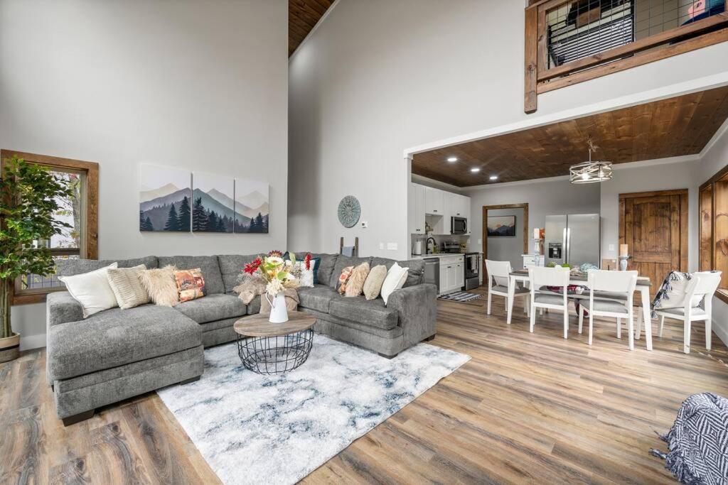 Modern With Mountain Views In Tn Gatlinburg