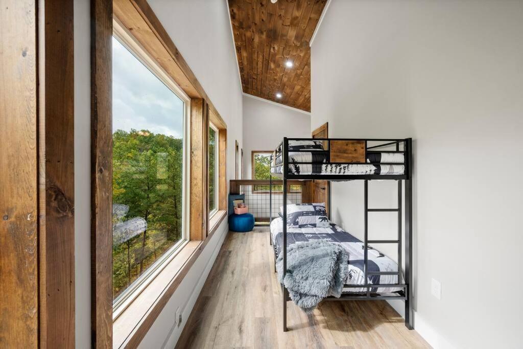 Modern With Mountain Views In Tn