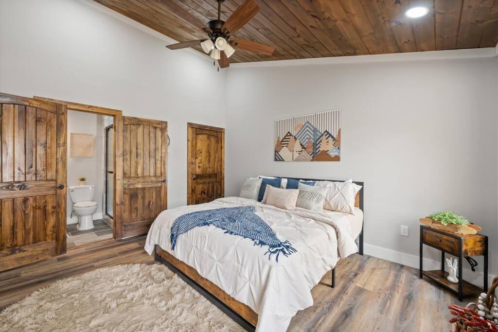 Modern With Mountain Views In Tn Chalet