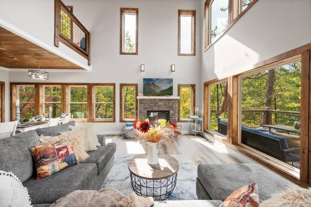 Modern With Mountain Views In Tn *