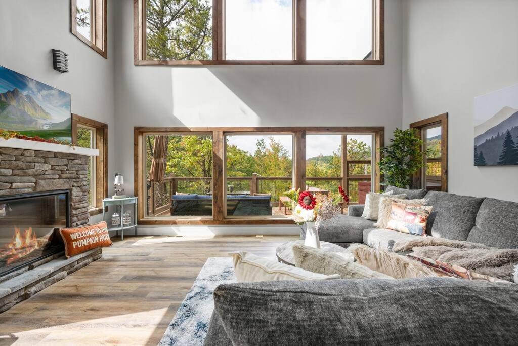 Modern With Mountain Views In Tn Chalet