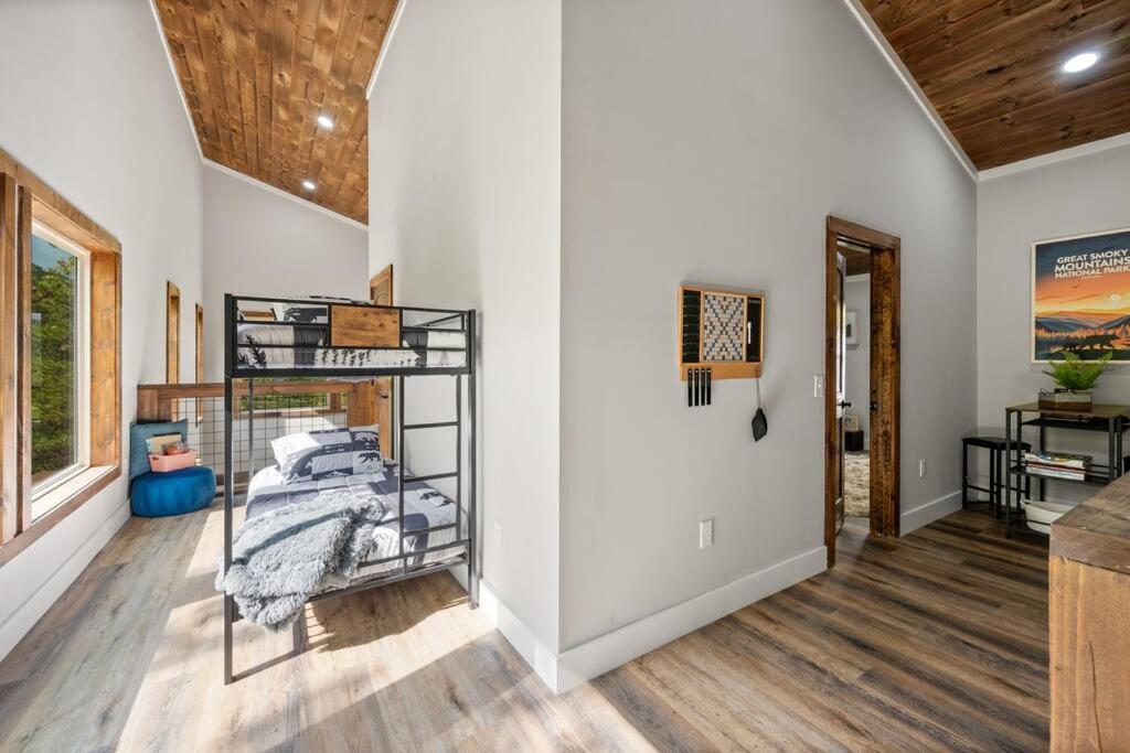 Modern With Mountain Views In Tn